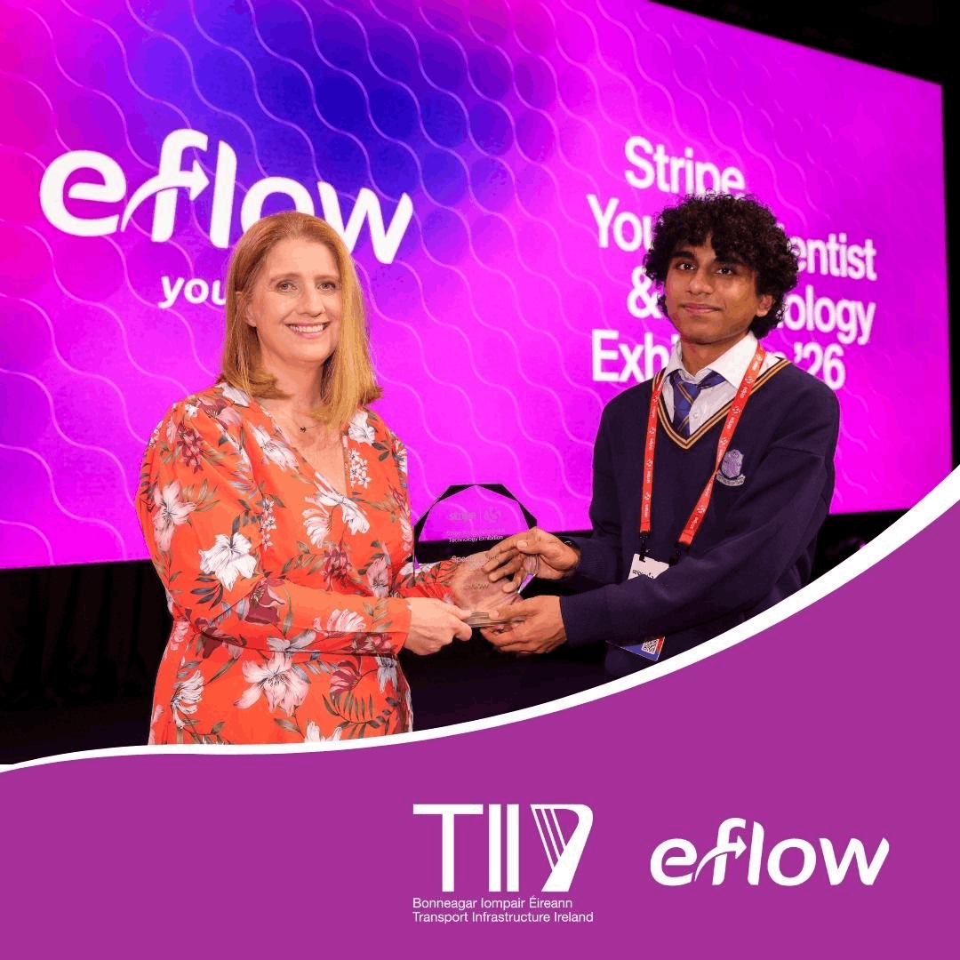 Arjun receiving the eFlow award at Stripe Young Scientist